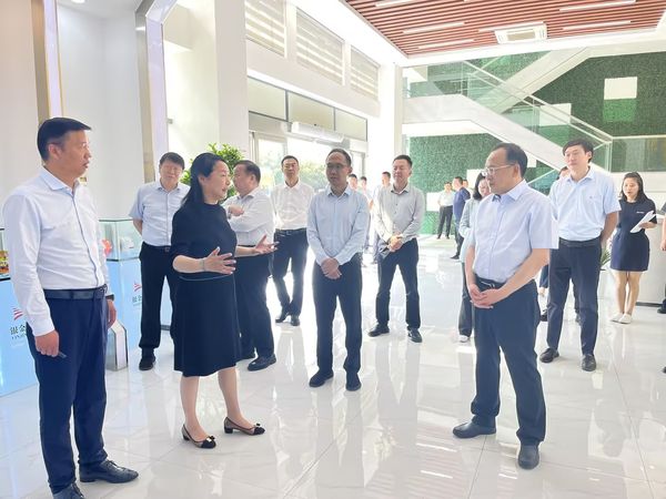 新鄉市主要領導持續關心幫助銀金達培育壯大新質生產力